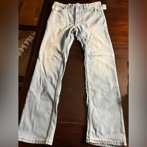 NWT old navy straight fit jeans. 16 plus